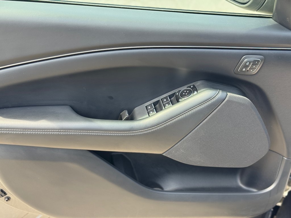 2023 Ford Mustang Mach-E Select AWD Cuir Navigation in Terrebonne, Quebec - 9 - w1024h768px