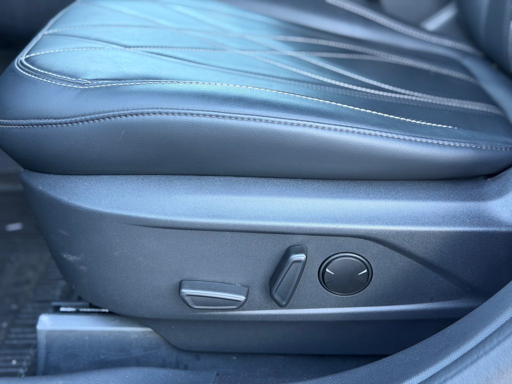 Ford Mustang Mach-E Select AWD Cuir Navigation 2023 à Terrebonne, Québec - 9 - w1024h768px