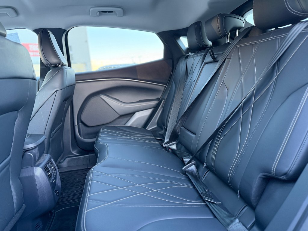 Ford Mustang Mach-E Select AWD Cuir Navigation 2023 à Terrebonne, Québec - 24 - w1024h768px