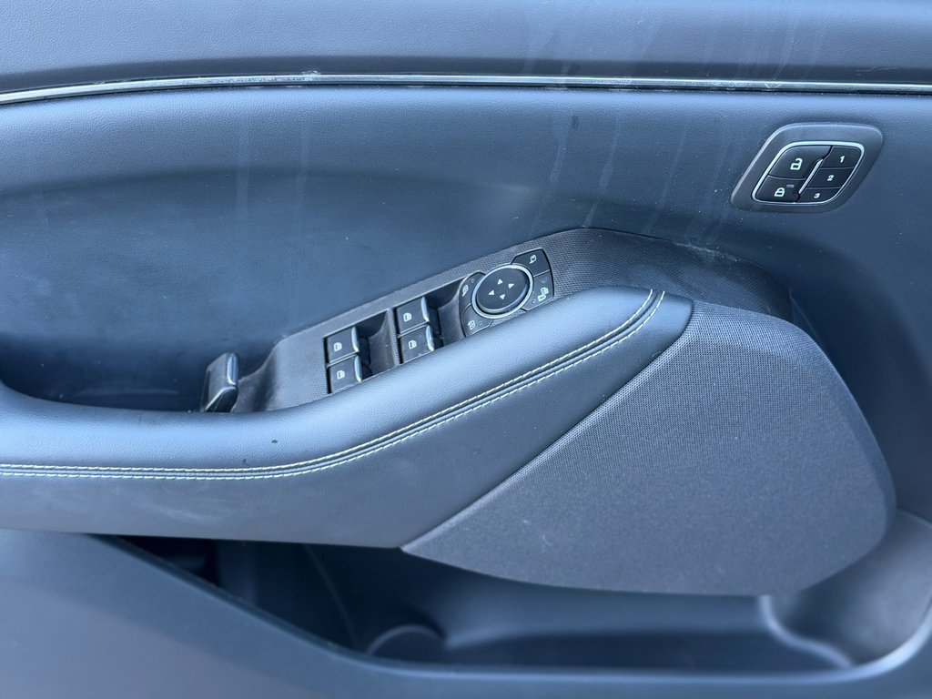 Ford Mustang Mach-E Select AWD Cuir Navigation 2023 à Terrebonne, Québec - 8 - w1024h768px