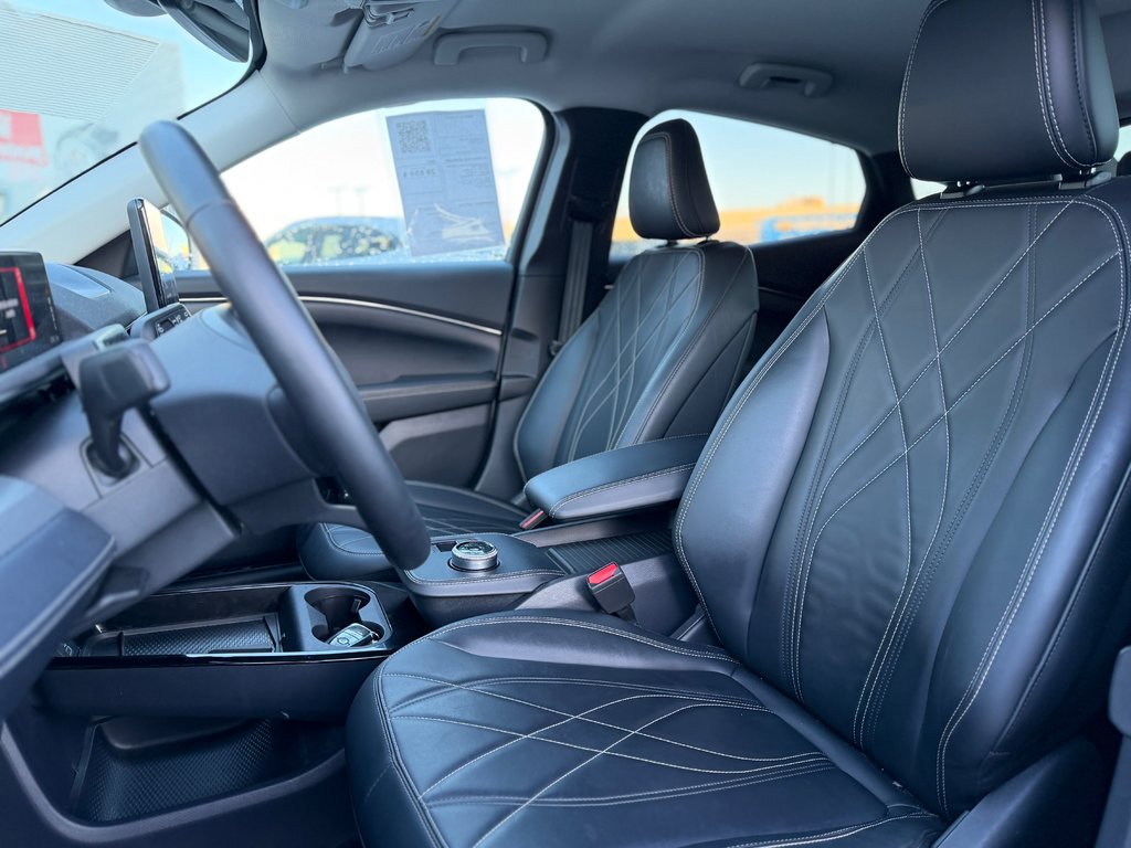 Ford Mustang Mach-E Select AWD Cuir Navigation 2023 à Terrebonne, Québec - 10 - w1024h768px