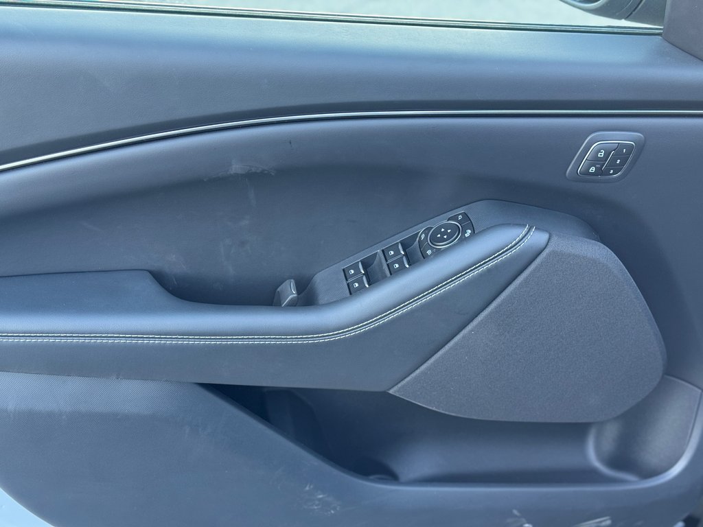 2024 Ford Mustang Mach-E Select AWD Bas Kilométrage * 7500km * in Terrebonne, Quebec - 8 - w1024h768px