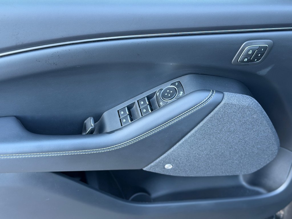 2024 Ford Mustang Mach-E Premium AWD Bas Kilométrage in Terrebonne, Quebec - 8 - w1024h768px