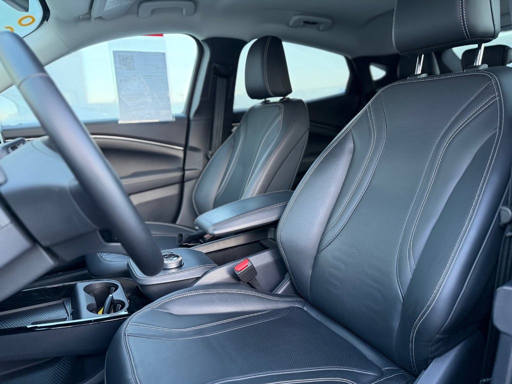 2024 Ford Mustang Mach-E Premium AWD Bas Kilométrage in Terrebonne, Quebec - 10 - w1024h768px
