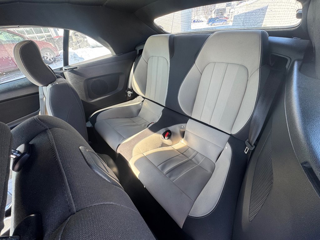 2022 Ford Mustang Ecoboost Convertible in Terrebonne, Quebec - 9 - w1024h768px