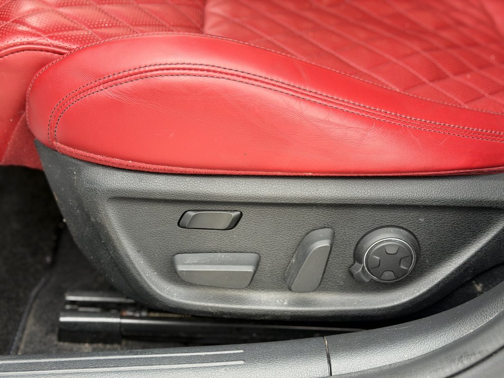 2022 GENESIS G70 3.3T Sport AWD Toit panoramique Cuir rouge in Terrebonne, Quebec - 10 - w1024h768px