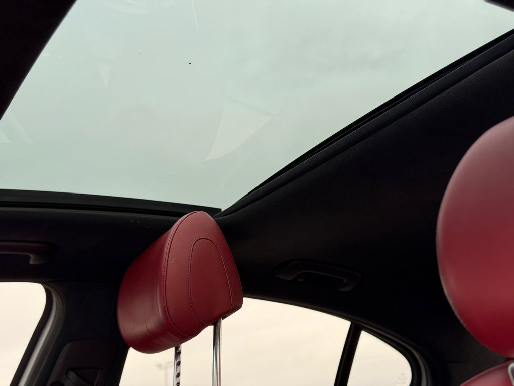 2022 GENESIS G70 3.3T Sport AWD Toit panoramique Cuir rouge in Terrebonne, Quebec - 12 - w1024h768px