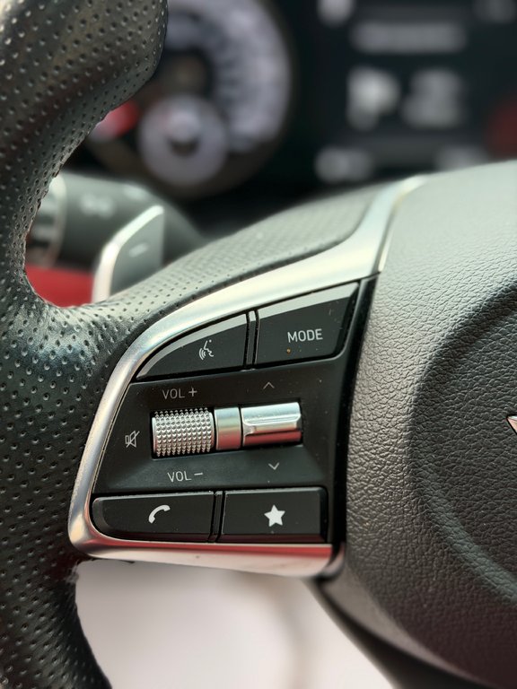 2022 GENESIS G70 3.3T Sport AWD Toit panoramique Cuir rouge in Terrebonne, Quebec - 14 - w1024h768px