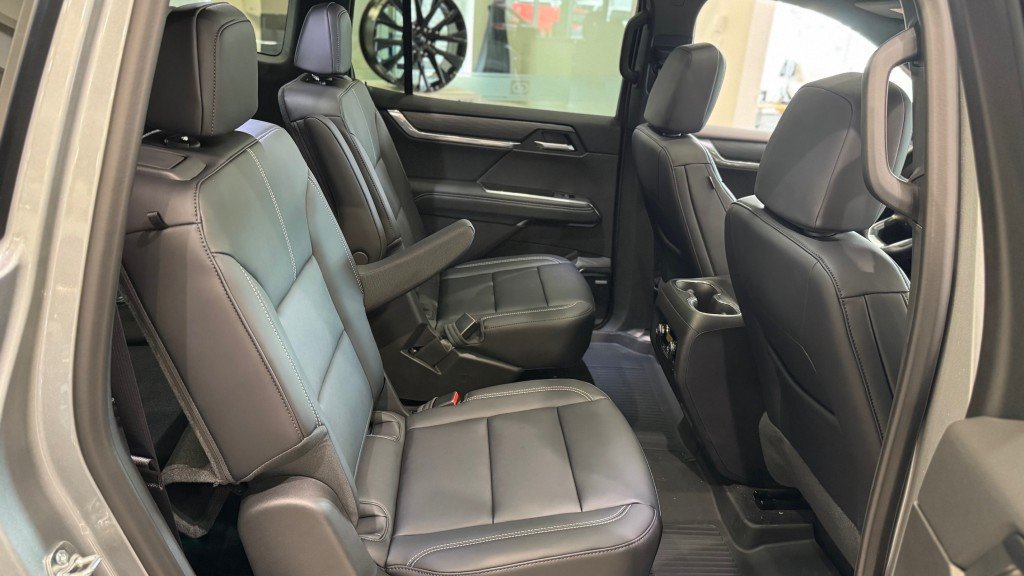 GMC Acadia ELEVATION 2025 à Terrebonne, Québec - 8 - w1024h768px