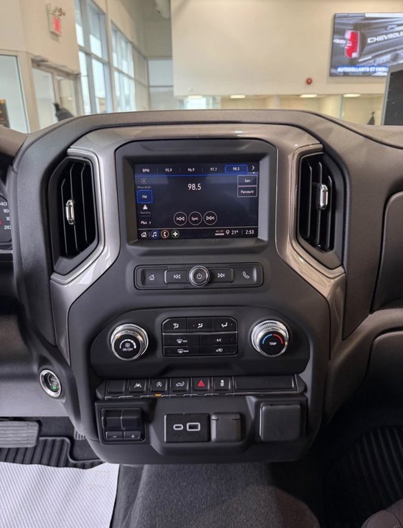 GMC Sierra 1500 PRO 2025 à Terrebonne, Québec - 9 - w1024h768px