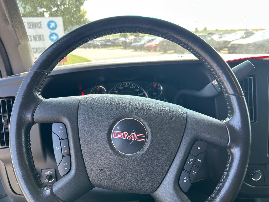 2023 GMC Savana Cargo Van 2500, AIR CLIMATISÉ, BAS KM in Boucherville, Quebec - 18 - w1024h768px