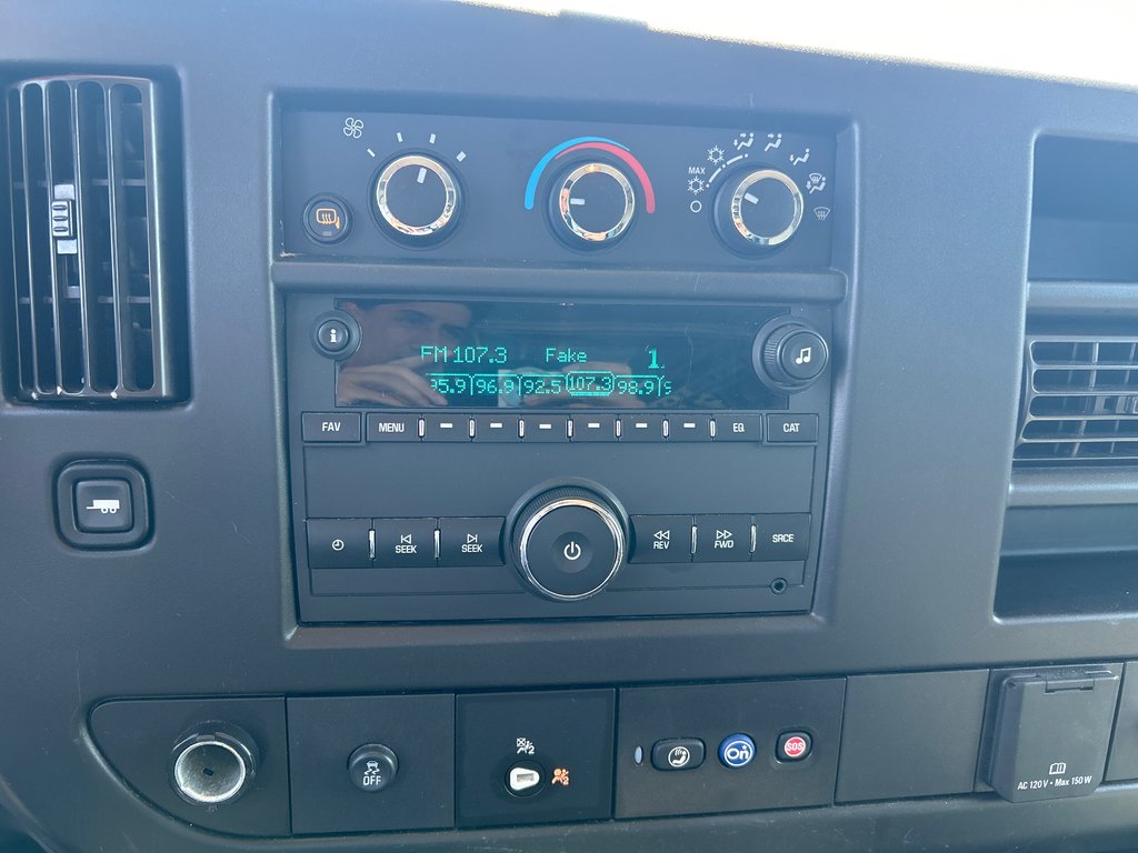 2023 GMC Savana Cargo Van 2500, AIR CLIMATISÉ, BAS KM in Boucherville, Quebec - 16 - w1024h768px