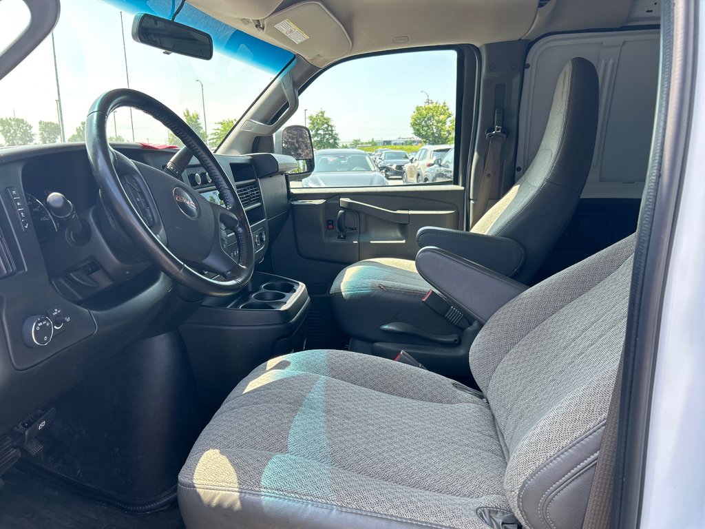 2023 GMC Savana Cargo Van 2500, AIR CLIMATISÉ, BAS KM in Boucherville, Quebec - 13 - w1024h768px