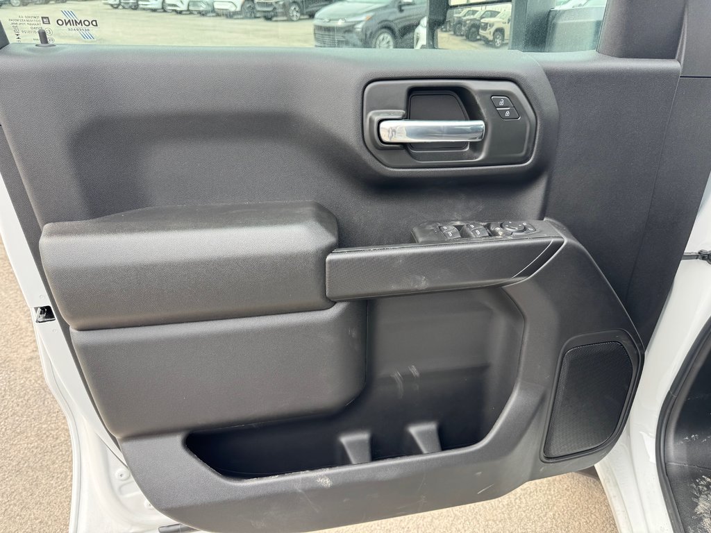 GMC K1500 SIERRA CREW CAB PRO STD/BOX (1SA) PRO 2026 à Terrebonne, Québec - 8 - w1024h768px