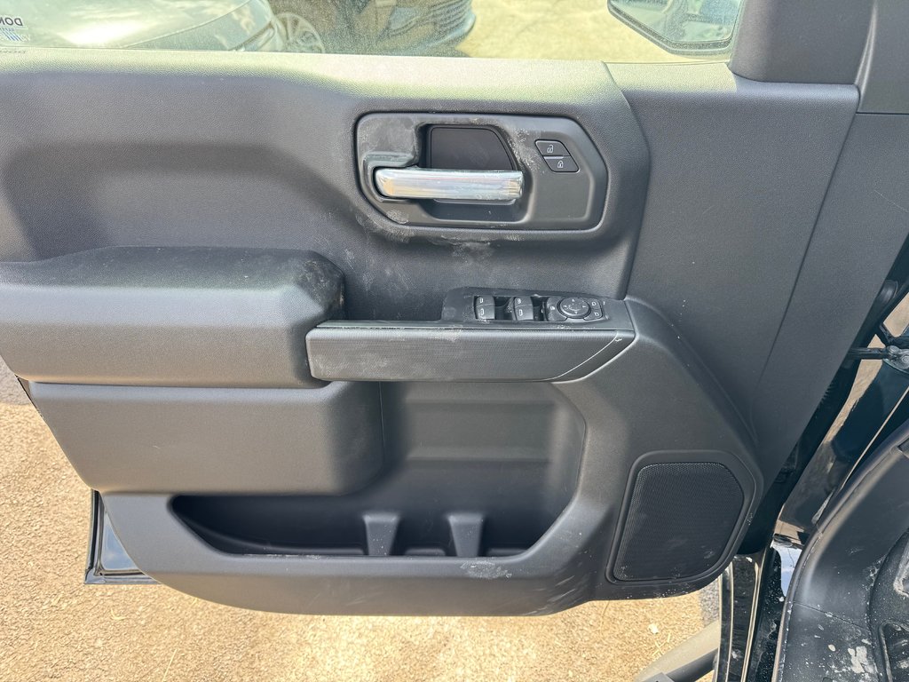 GMC K1500 SIERRA CREW CAB PRO STD/BOX (1SA) PRO 2026 à Terrebonne, Québec - 10 - w1024h768px