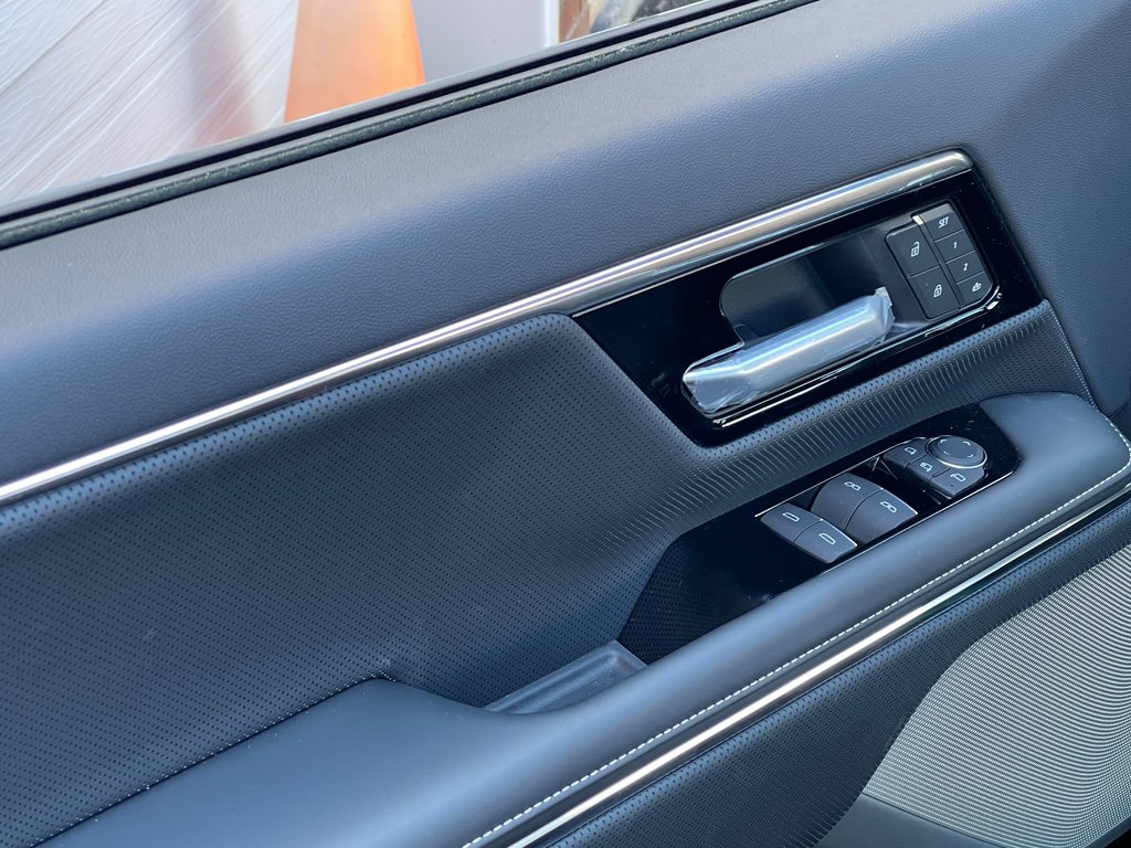 2025 GMC Sierra EV in Montreal, Quebec - 12 - w1024h768px