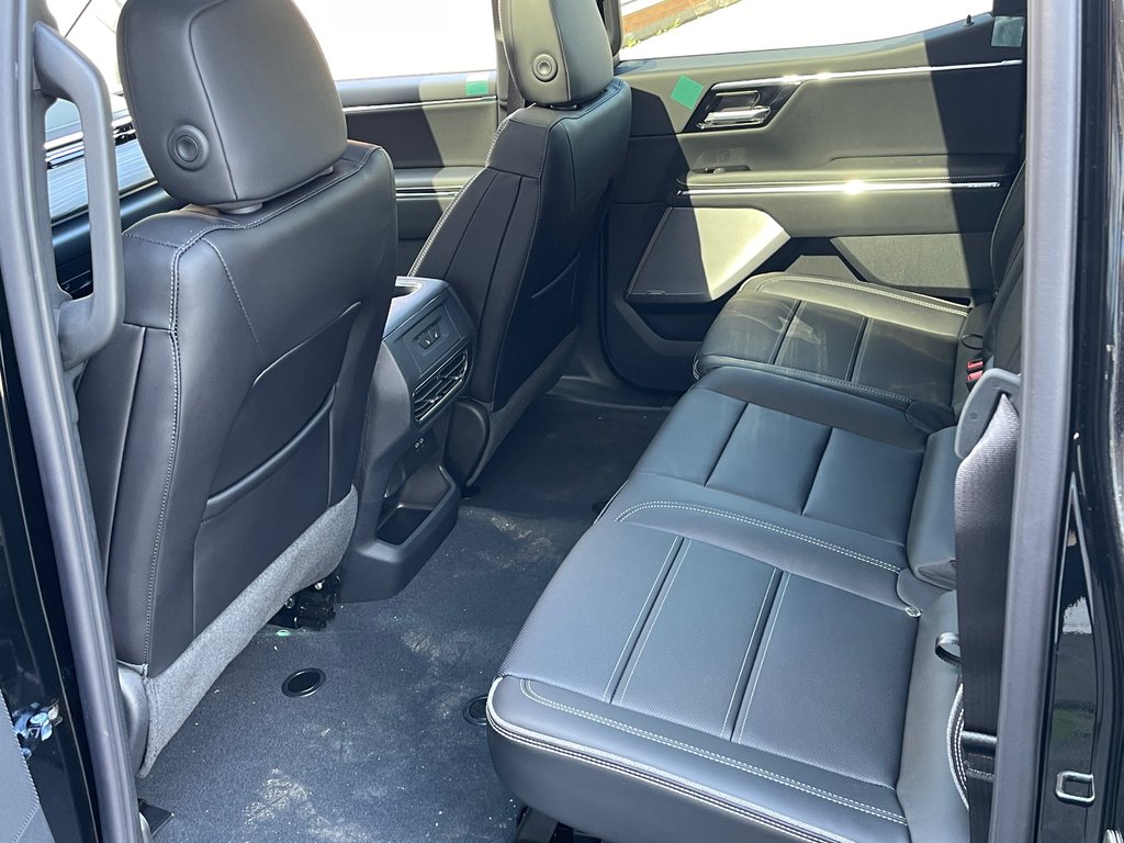 2025 GMC Sierra EV in Montreal, Quebec - 10 - w1024h768px
