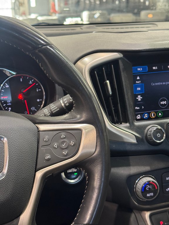 GMC Terrain Denali Cuir Toit Bose 2022 à Terrebonne, Québec - 15 - w1024h768px