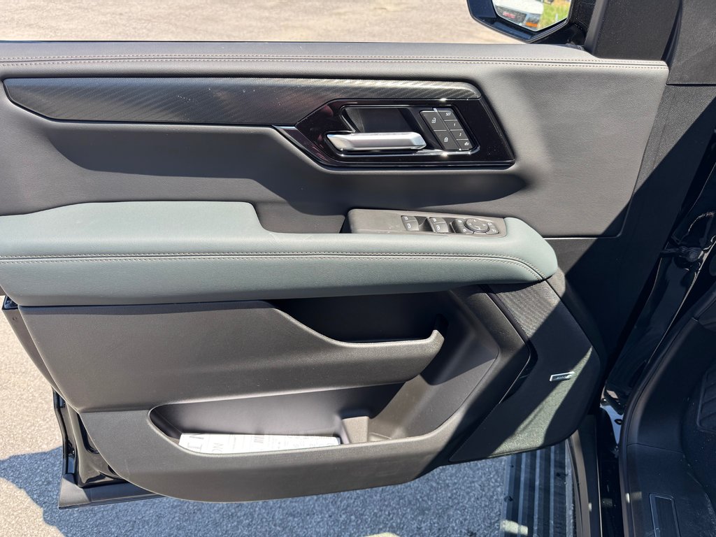 2026 GMC Yukon AT4 in Terrebonne, Quebec - 7 - w1024h768px