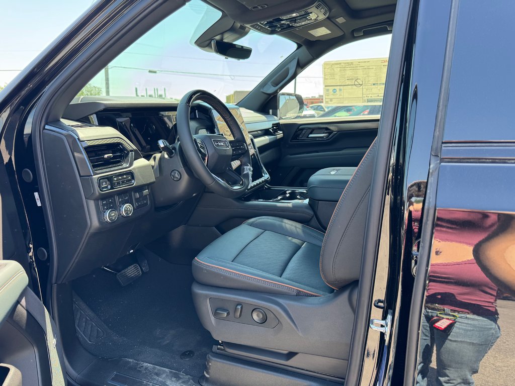 2026 GMC Yukon AT4 in Terrebonne, Quebec - 6 - w1024h768px