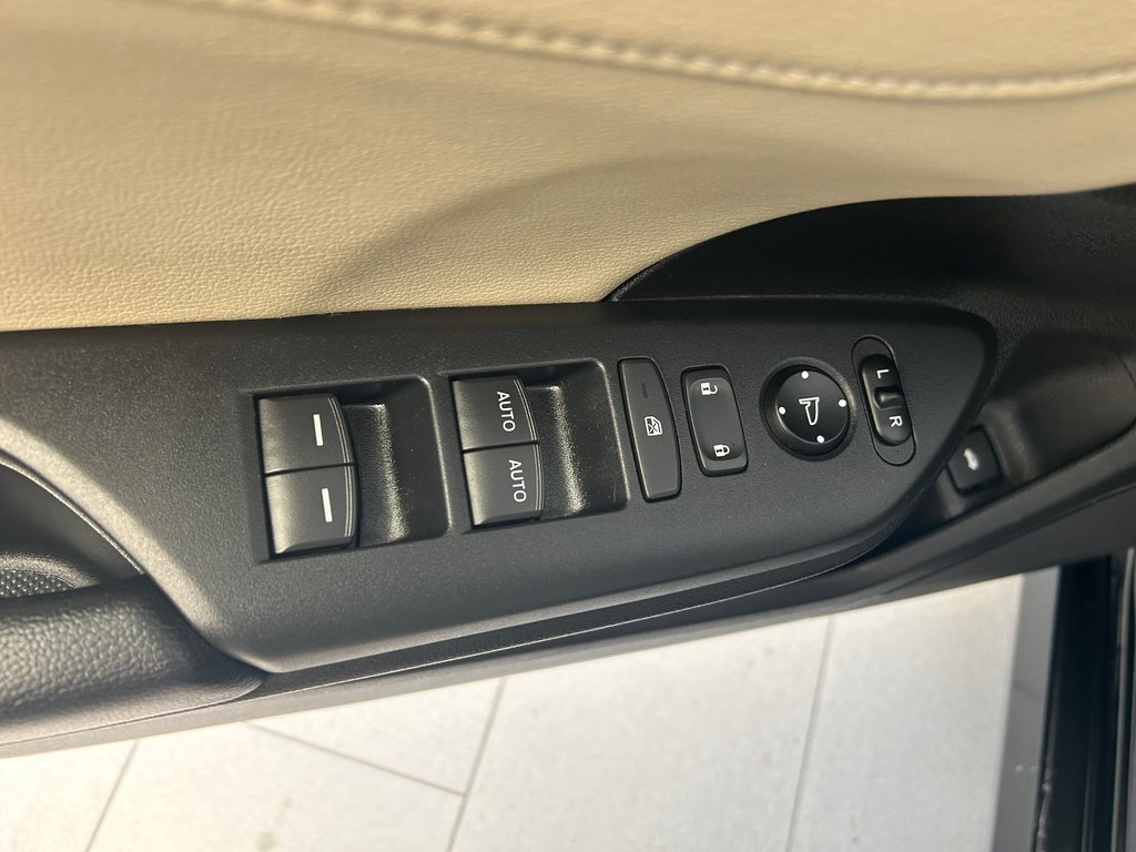 Honda Civic Sedan TOURING 2016 à Boucherville, Québec - 11 - w1024h768px