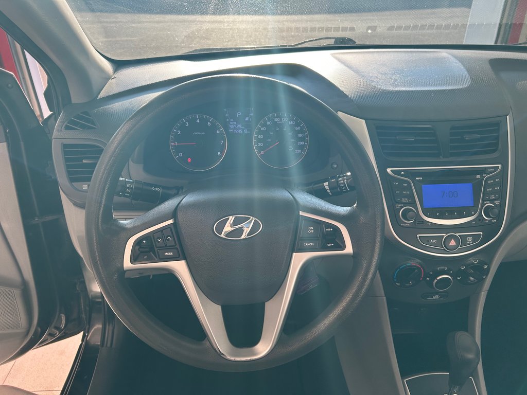 Hyundai Accent GL 2012 à Boucherville, Québec - 22 - w1024h768px