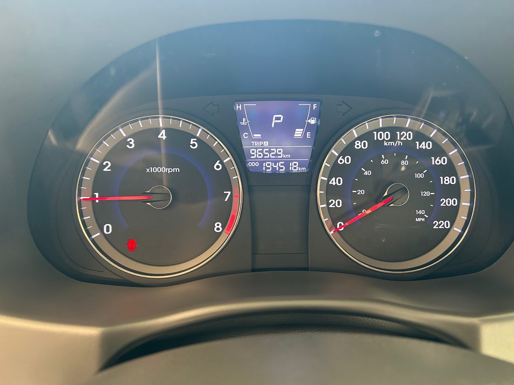 Hyundai Accent GL 2012 à Boucherville, Québec - 20 - w1024h768px