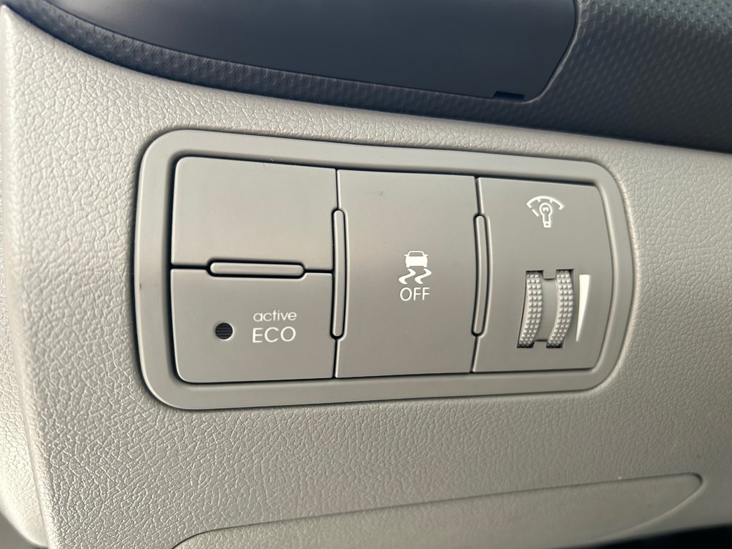 Hyundai Accent GL 2012 à Boucherville, Québec - 14 - w1024h768px