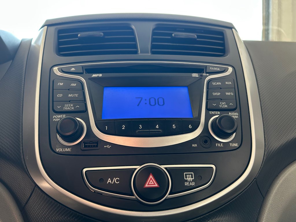 Hyundai Accent GL 2012 à Boucherville, Québec - 17 - w1024h768px