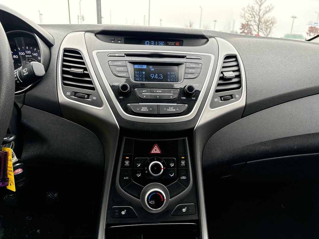 2015 Hyundai Elantra GL, AIR, SIÈGES CHAUFFANT, PNEUS HIVER INCLUS in Boucherville, Quebec - 17 - w1024h768px