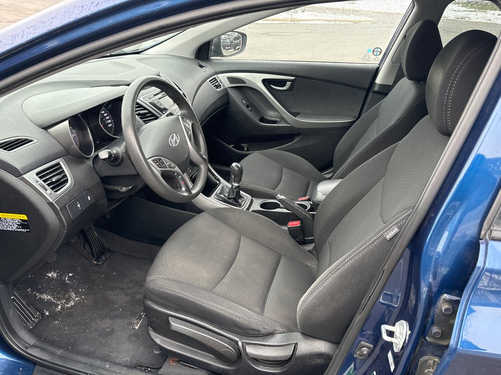 2015 Hyundai Elantra GL, AIR, SIÈGES CHAUFFANT, PNEUS HIVER INCLUS in Boucherville, Quebec - 13 - w1024h768px