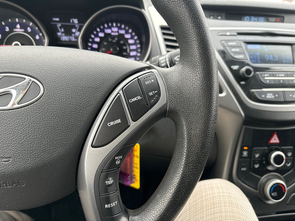 2015 Hyundai Elantra GL, AIR, SIÈGES CHAUFFANT, PNEUS HIVER INCLUS in Boucherville, Quebec - 24 - w1024h768px