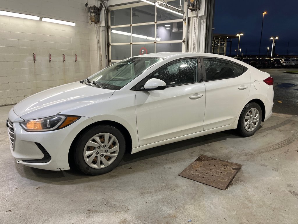 Hyundai Elantra LE, AUT, BAS KM 2017 à Boucherville, Québec - 1 - w1024h768px