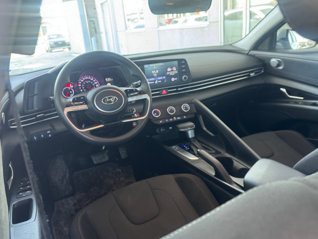 Hyundai Elantra Essential Bas Kilométrage 2022 à Terrebonne, Québec - 11 - w1024h768px