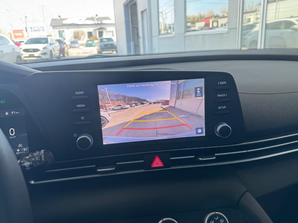 Hyundai Elantra Essential Bas Kilométrage 2022 à Terrebonne, Québec - 18 - w1024h768px