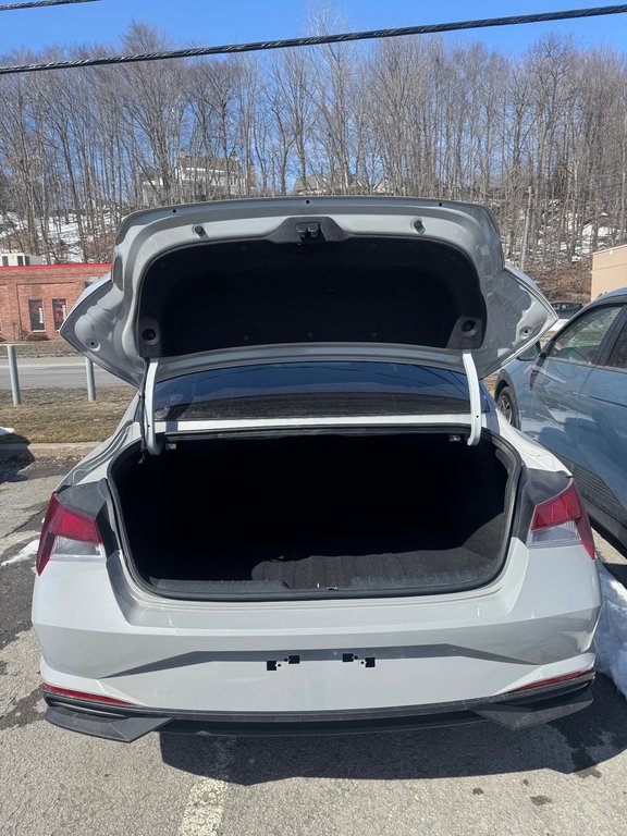 Hyundai Elantra Essential Bas Kilométrage 2022 à Terrebonne, Québec - 19 - w1024h768px