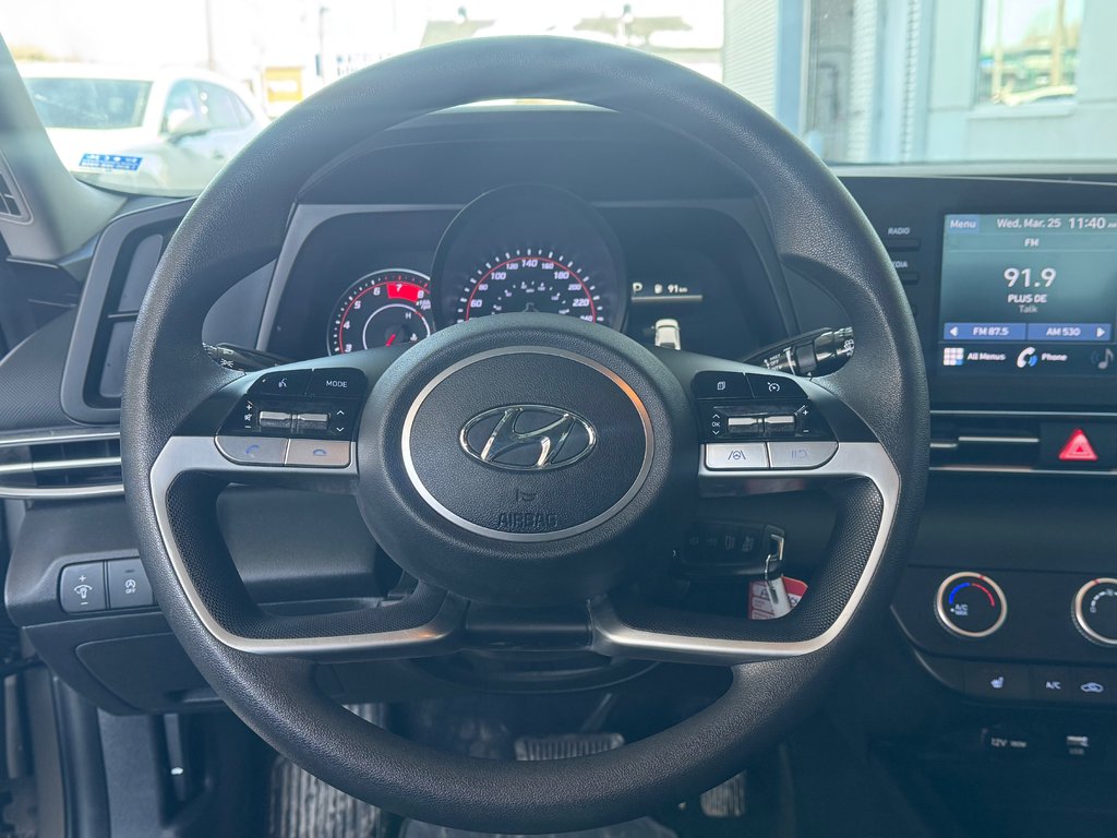 Hyundai Elantra Essential Bas Kilométrage 2022 à Terrebonne, Québec - 13 - w1024h768px
