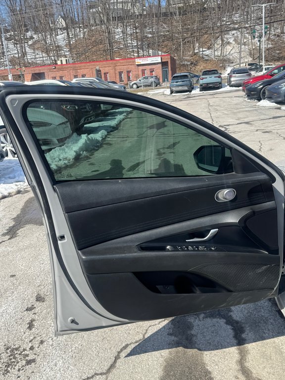 Hyundai Elantra Essential Bas Kilométrage 2022 à Terrebonne, Québec - 8 - w1024h768px
