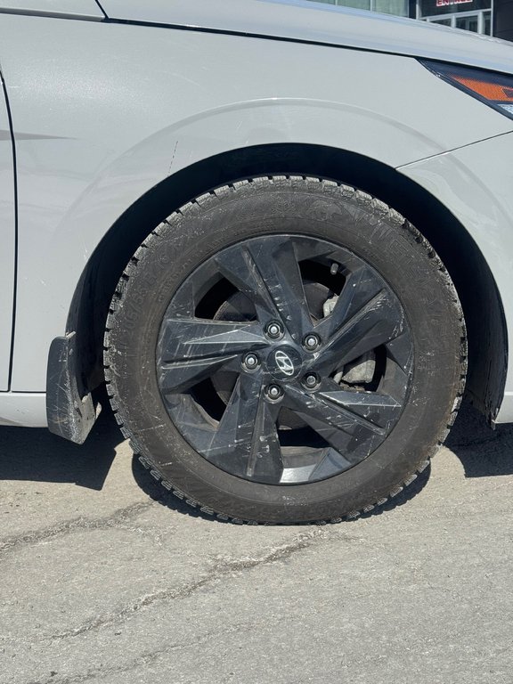 Hyundai Elantra Essential Bas Kilométrage 2022 à Terrebonne, Québec - 21 - w1024h768px