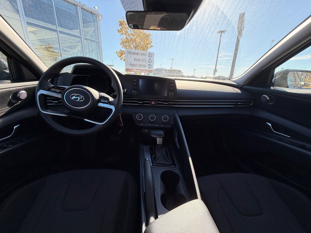 2023 Hyundai Elantra Essential, AUT, BAS KM, GARANTIE in Boucherville, Quebec - 14 - w1024h768px