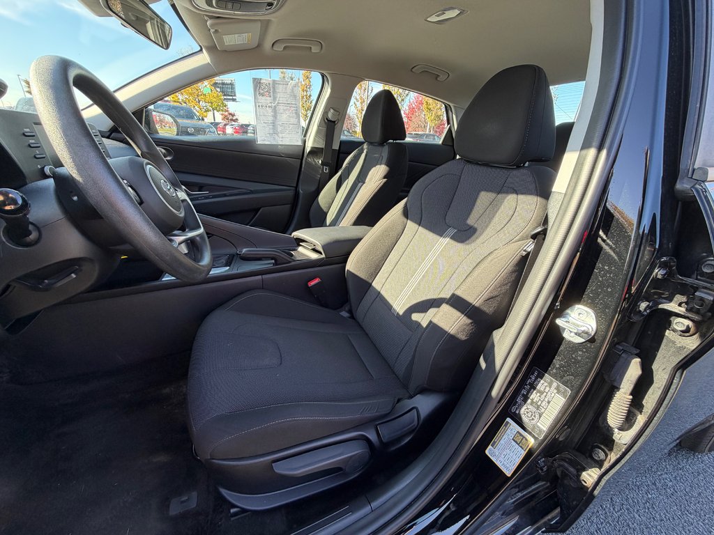 2023 Hyundai Elantra Essential, AUT, BAS KM, GARANTIE in Boucherville, Quebec - 13 - w1024h768px