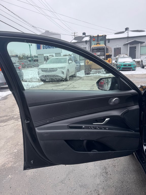 2025 Hyundai Elantra Preferred in Terrebonne, Quebec - 8 - w1024h768px