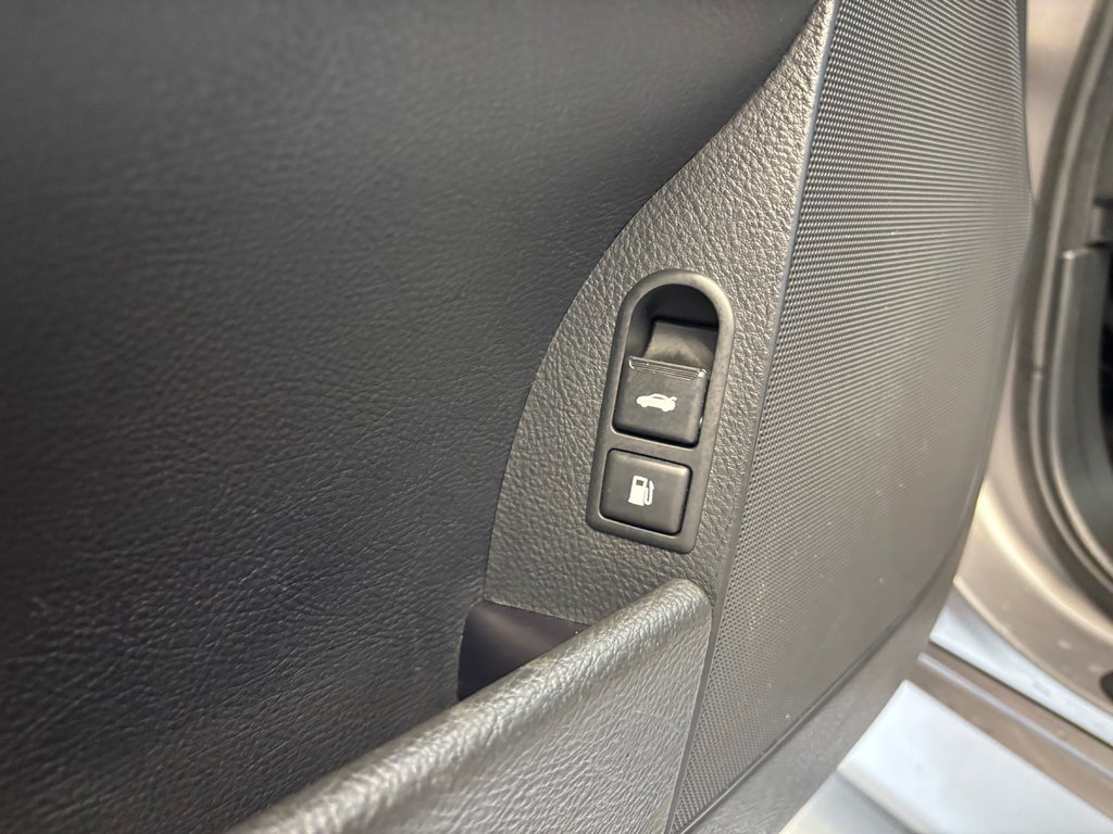 Hyundai Genesis sedan 3.8 2012 à Boucherville, Québec - 32 - w1024h768px