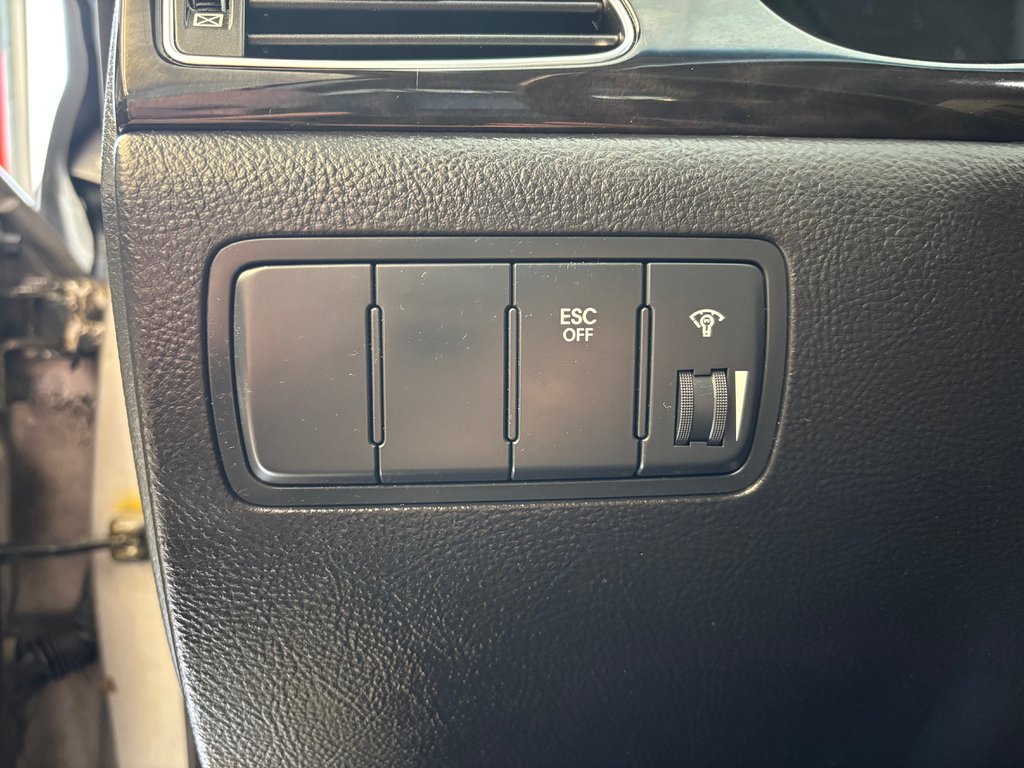 Hyundai Genesis sedan 3.8 2012 à Boucherville, Québec - 28 - w1024h768px