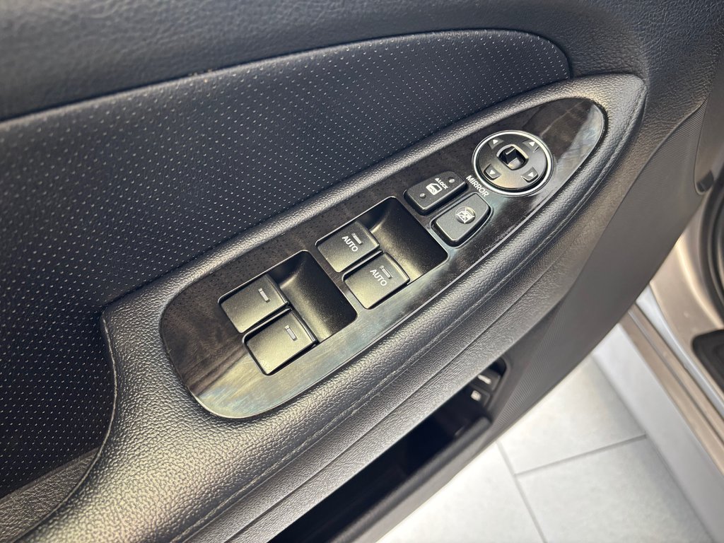 Hyundai Genesis sedan 3.8 2012 à Boucherville, Québec - 34 - w1024h768px