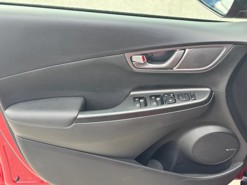 2020 Hyundai KONA ELECTRIC Ultimate Cuir Toit Ouvrant Bas Kilométrage in Terrebonne, Quebec - 8 - w1024h768px