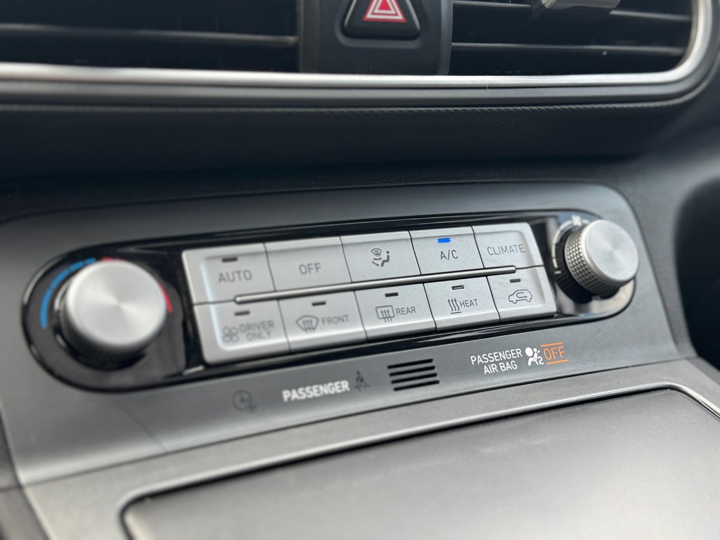 2020 Hyundai KONA ELECTRIC Ultimate Cuir Toit Ouvrant Bas Kilométrage in Terrebonne, Quebec - 19 - w1024h768px