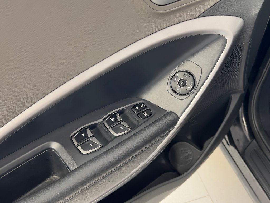 2016 Hyundai Santa Fe Sport 2.4L in Boucherville, Quebec - 11 - w1024h768px