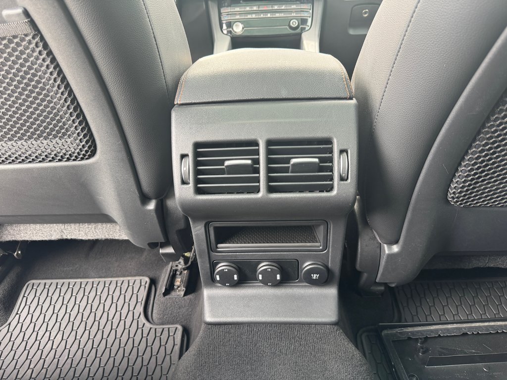2020 Jaguar F-PACE Prestige 2.T Toit Panoramique Bas Kilométrage in Terrebonne, Quebec - 25 - w1024h768px