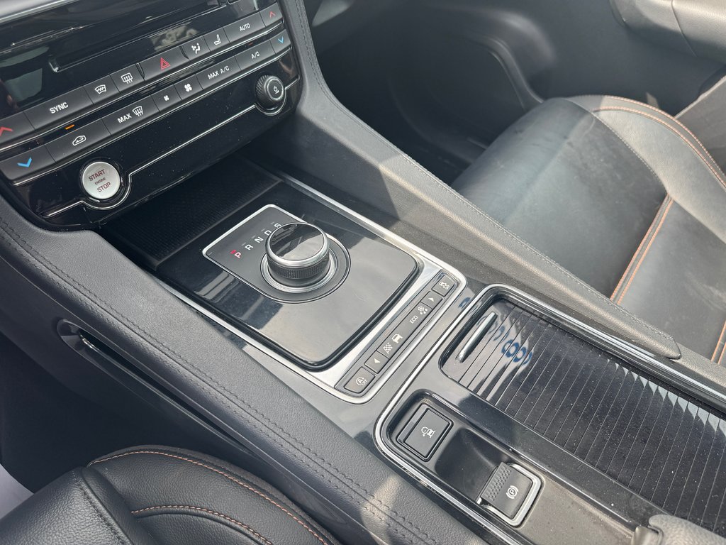 2020 Jaguar F-PACE Prestige 2.T Toit Panoramique Bas Kilométrage in Terrebonne, Quebec - 20 - w1024h768px